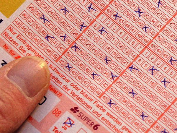 Loterija je, čeprav je njen večinski lastnik država, prepričana, da zakon zanjo ne velja. Foto: EPA